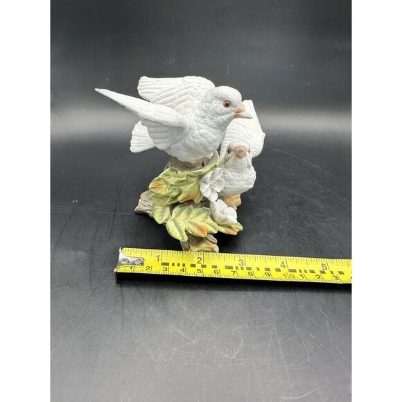 Vintage Pair of Porcelain White Doves With White Flowers Figurine Sculpture MINT - Picture 9 of 9